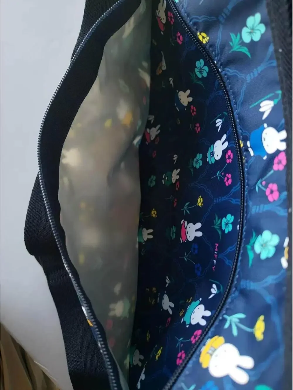 LeSportsac x Miffy Garden Flower Classic Hobo Bag NWT